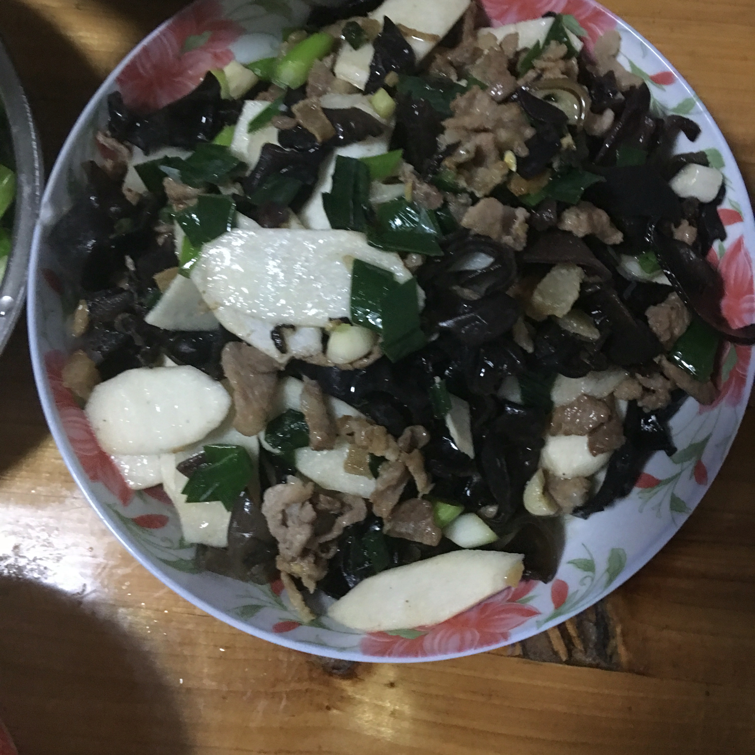 杏鲍菇木耳炒肉