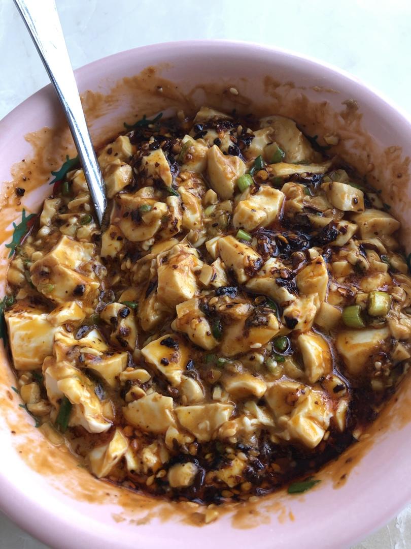 重庆老店的招牌菜，直接干掉几碗白米饭的——淋汁豆腐