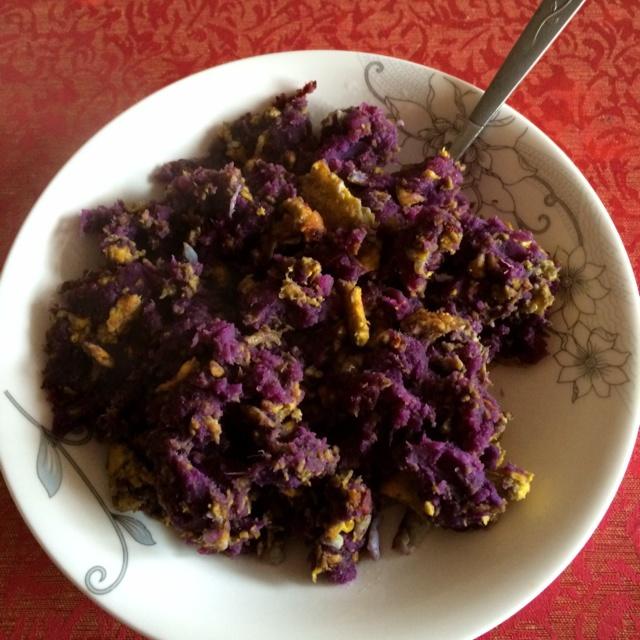 紫薯炒鸡蛋的做法