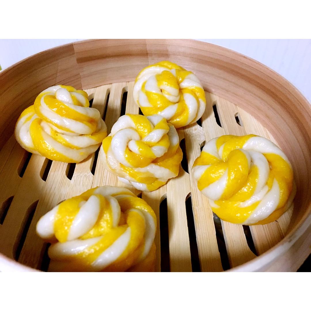 liujiajing做的南瓜双色花卷馒头