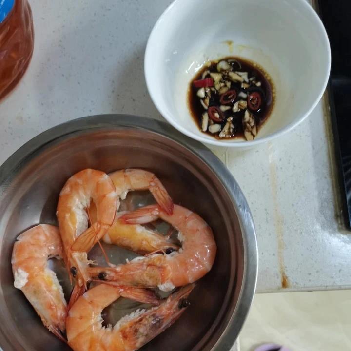 水煮虾（灵魂蘸料汁很关键哈😄）