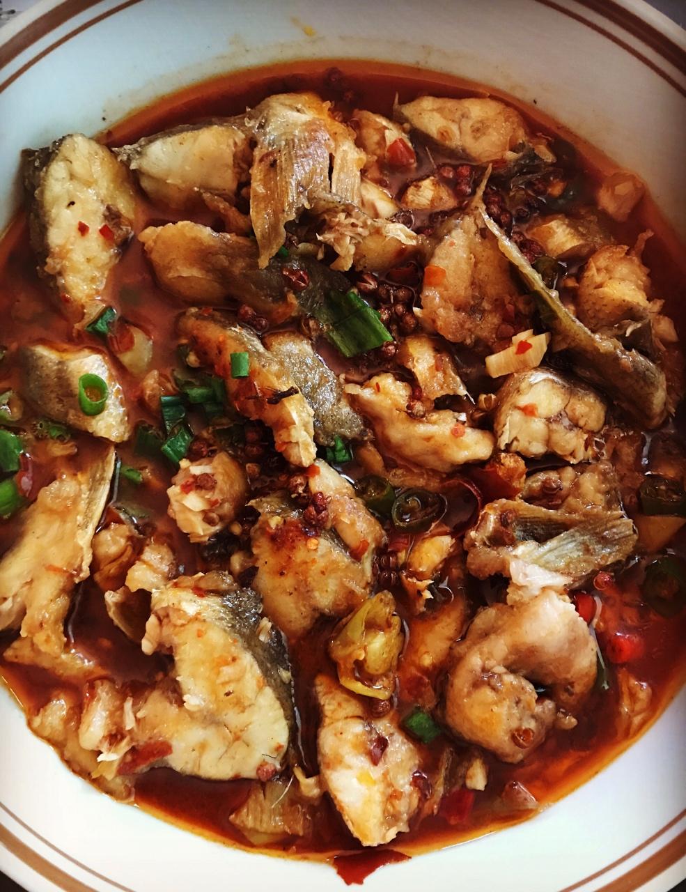 做过 辣子鱼 我的母亲是湖南人,辣椒伴随了