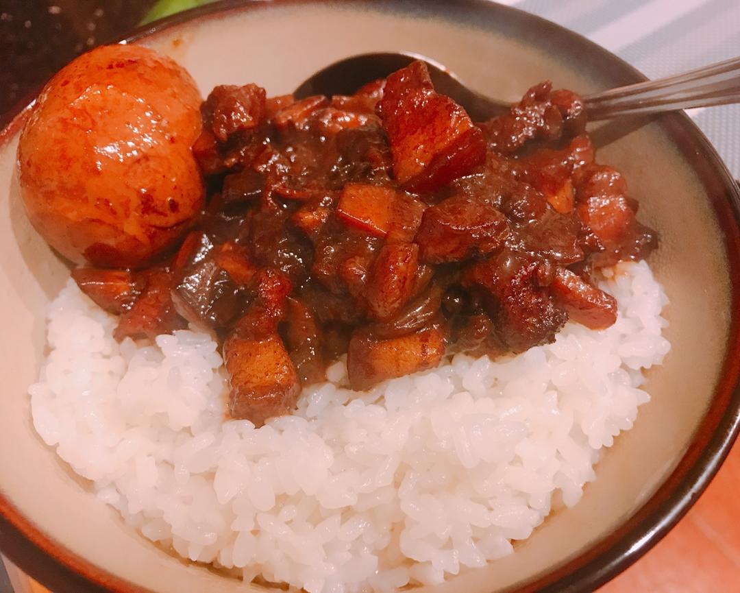 洋葱酥卤肉饭