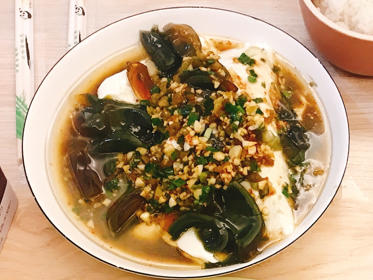 皮蛋拌豆腐