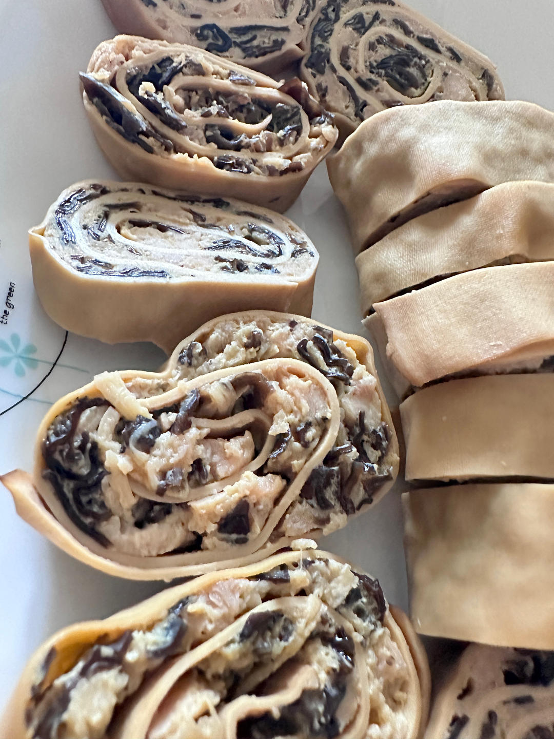 豆皮肉卷（东北千张）好吃不腻，尤其适合手残党