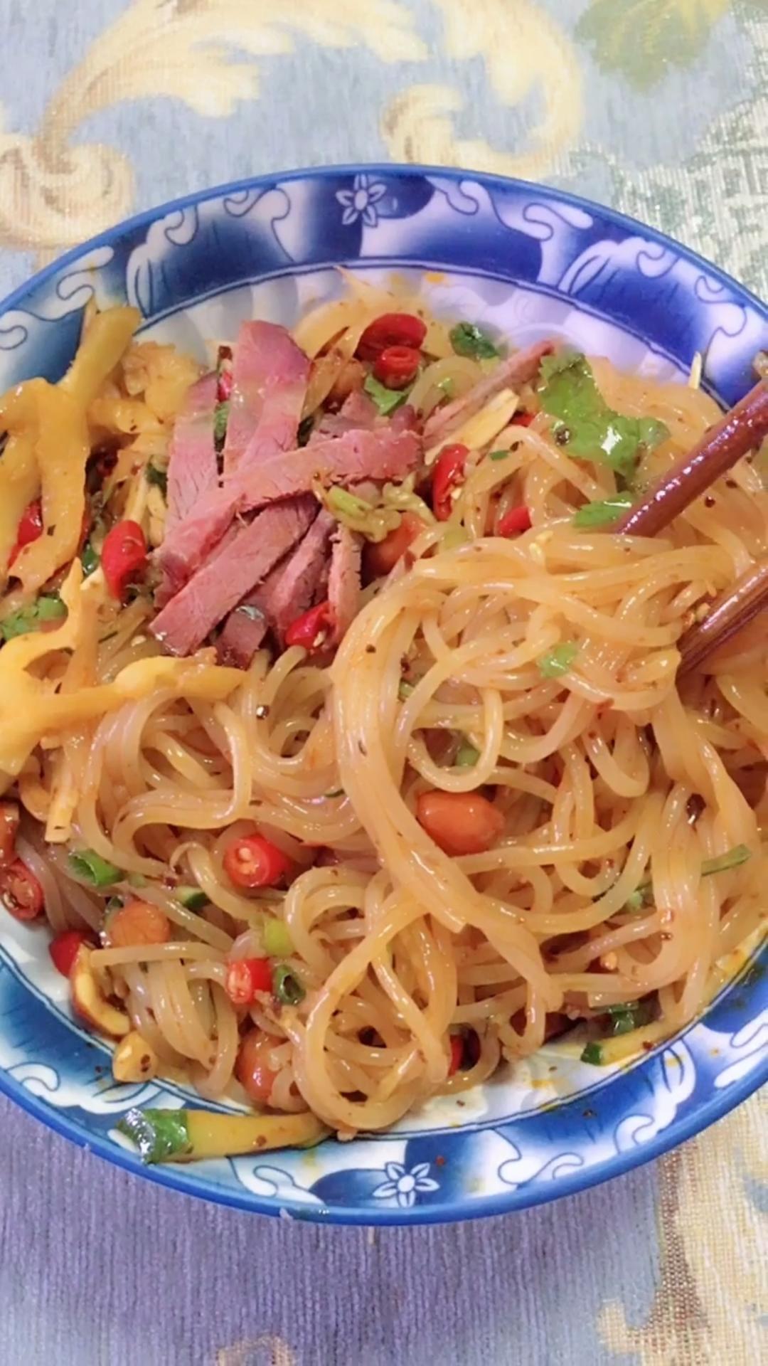 凉拌酸辣米线的做法