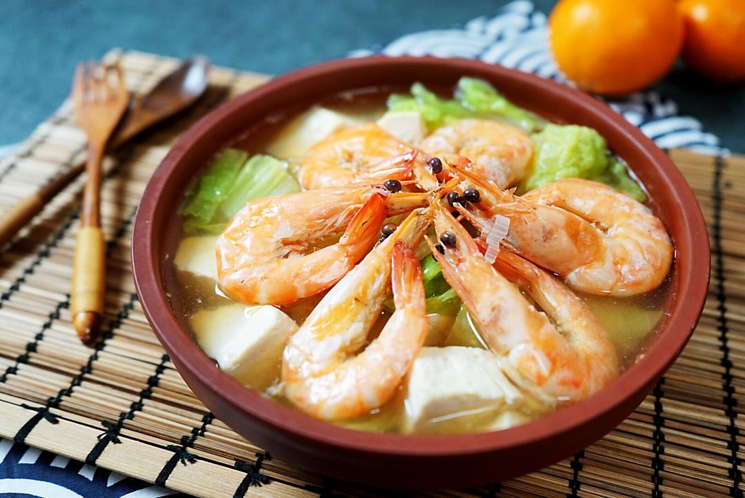 口感鲜美的鲜虾白菜豆腐汤
