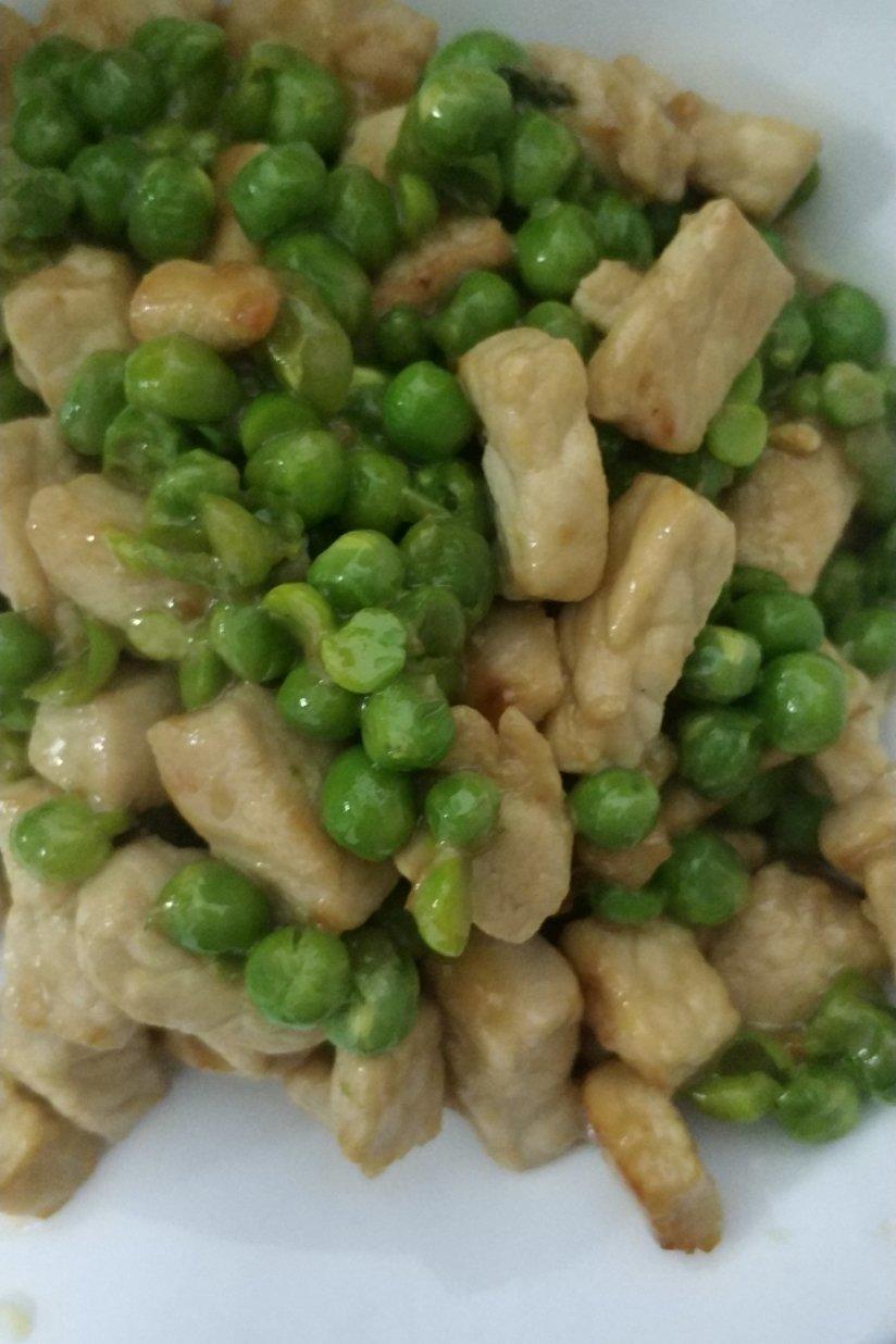 青豌豆炒肉丁