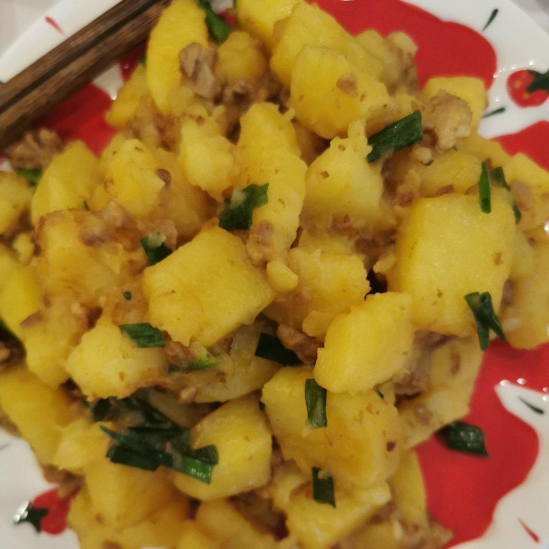 焖土豆块（简单家常菜）