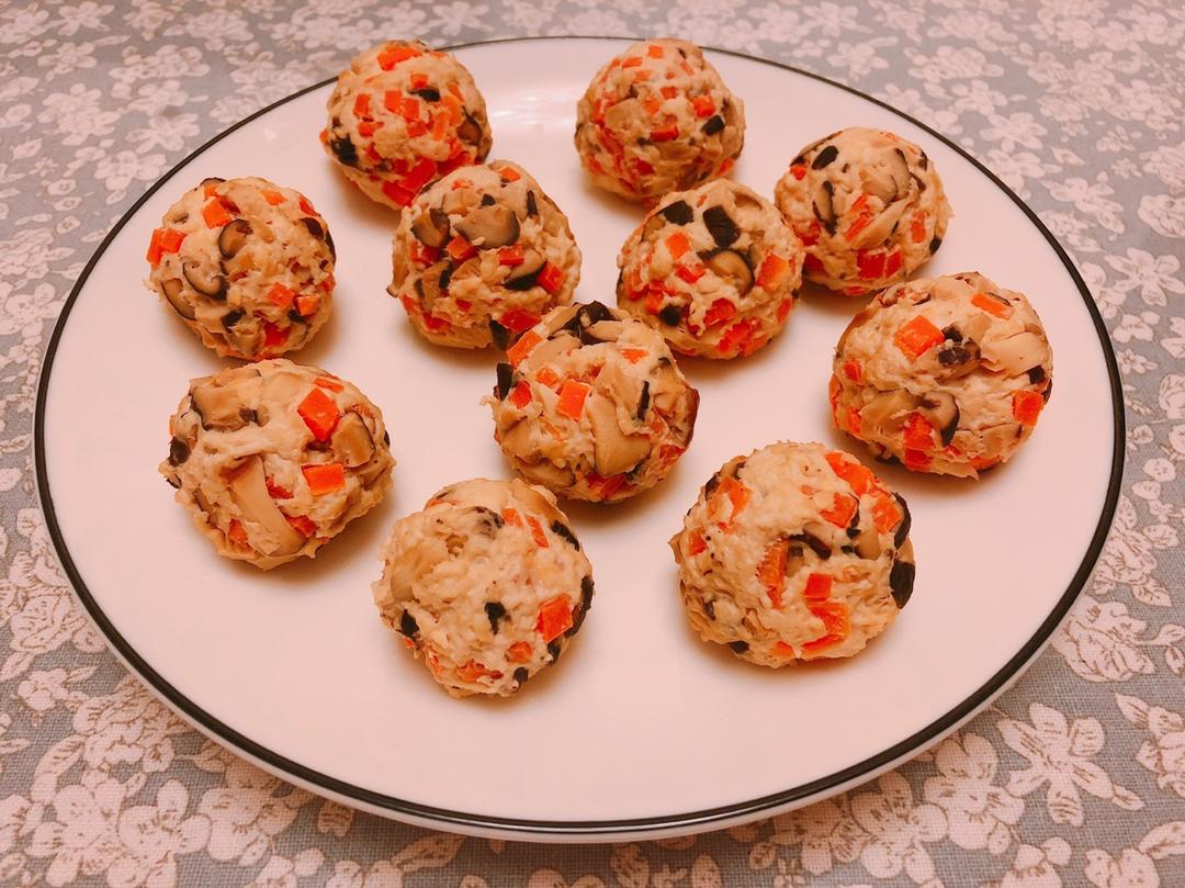 一只爱喝水的大可爱做的清蒸鸡胸肉丸子(减脂版)