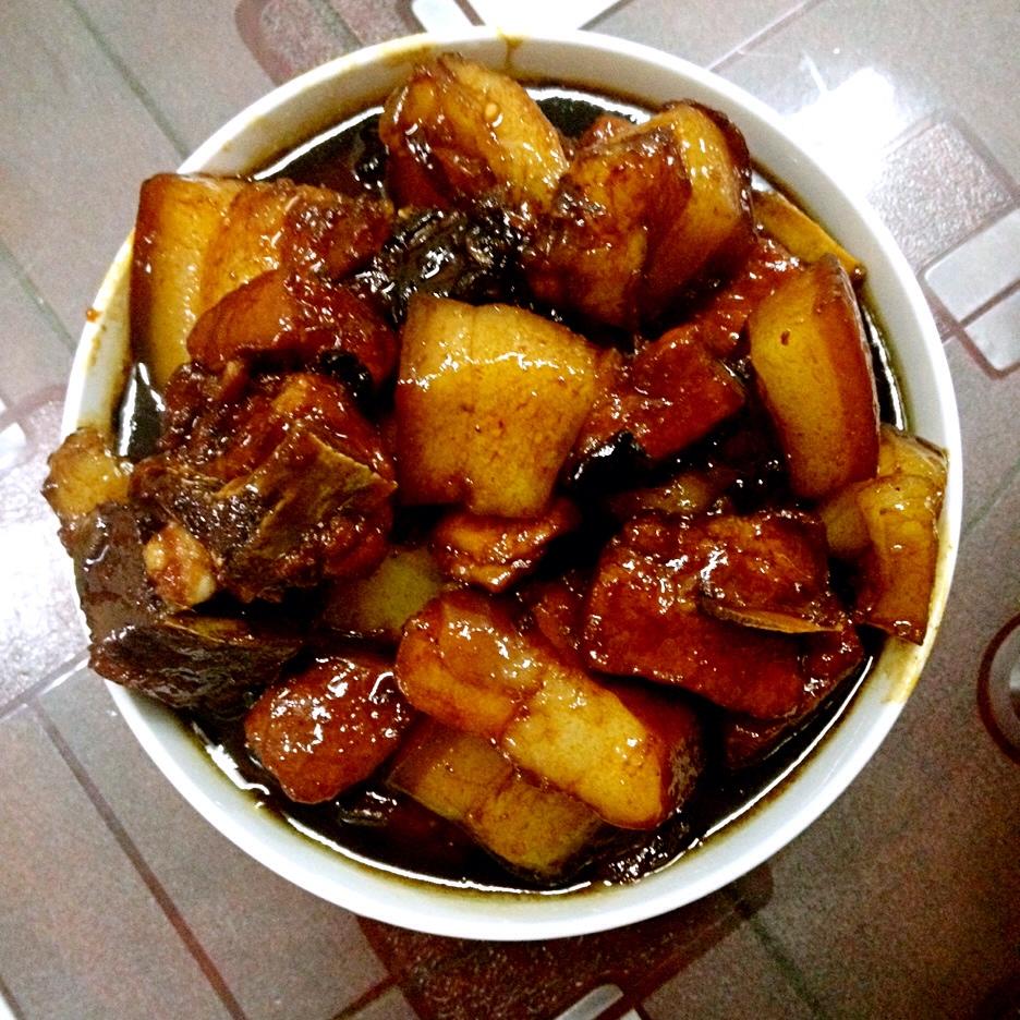 吃着碗里望着锅里的红烧肉