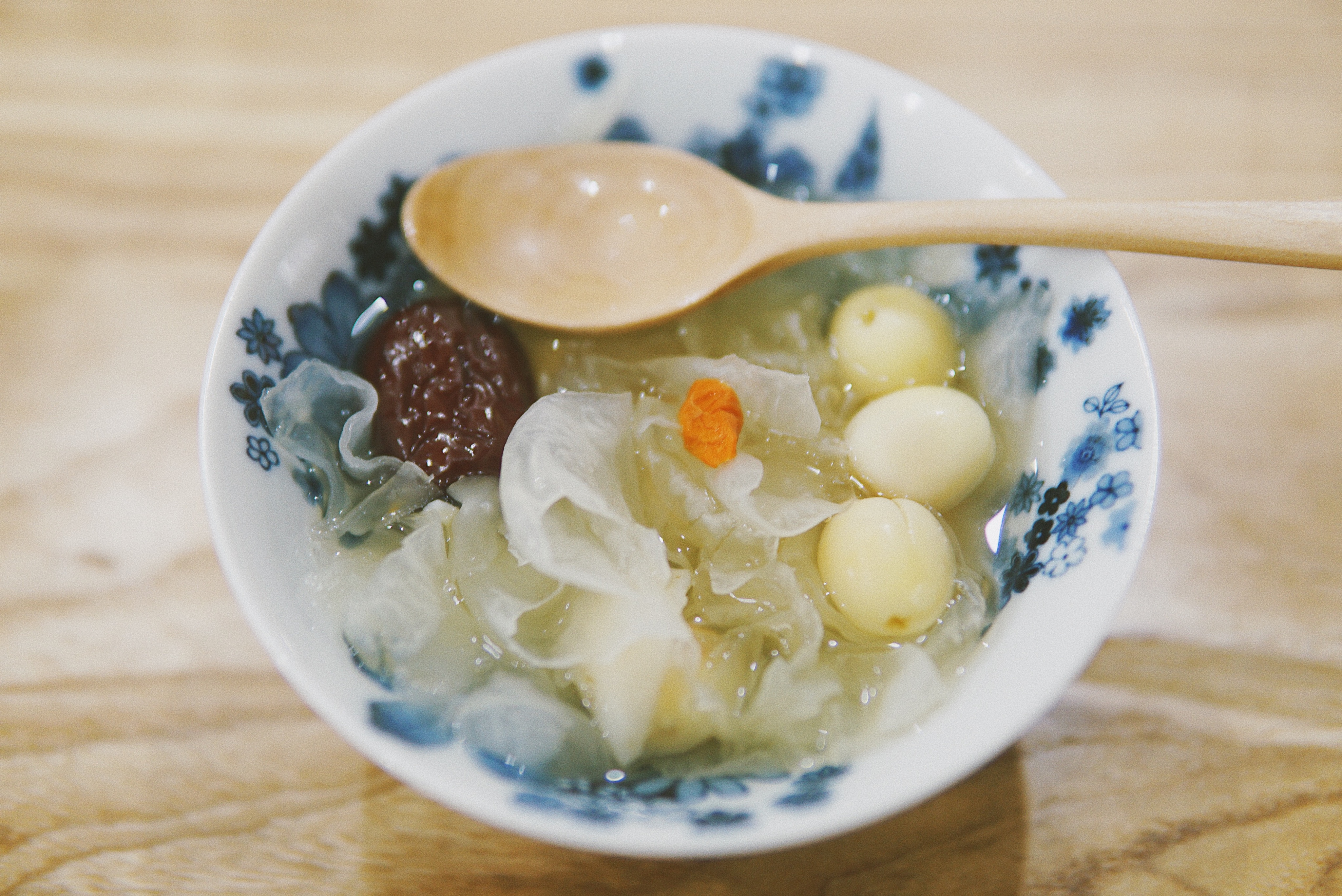 北鼎蒸炖锅：莲子百合银耳糖水+木瓜炖奶的做法 步骤6
