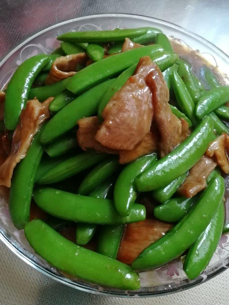 灰色奶油做的甜豆炒肉片