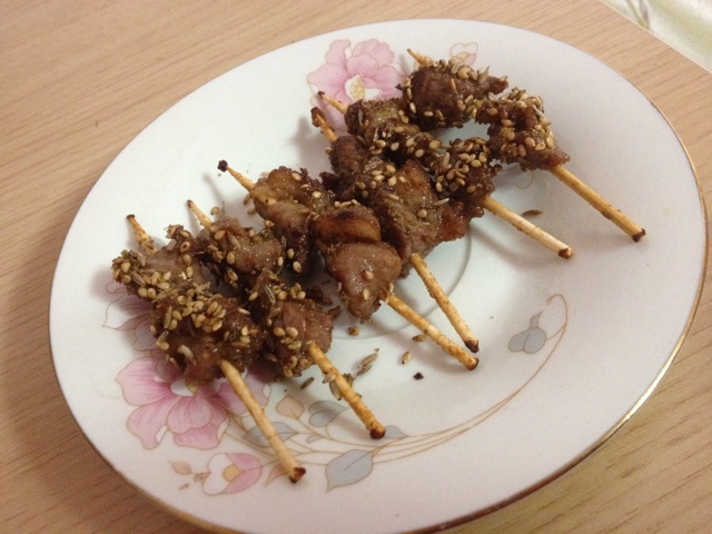 生烤羊肉串