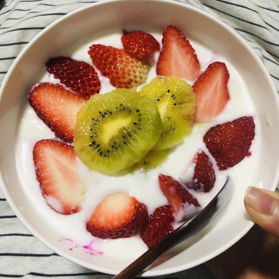 廖掌柜做的酸奶水果捞烧仙草