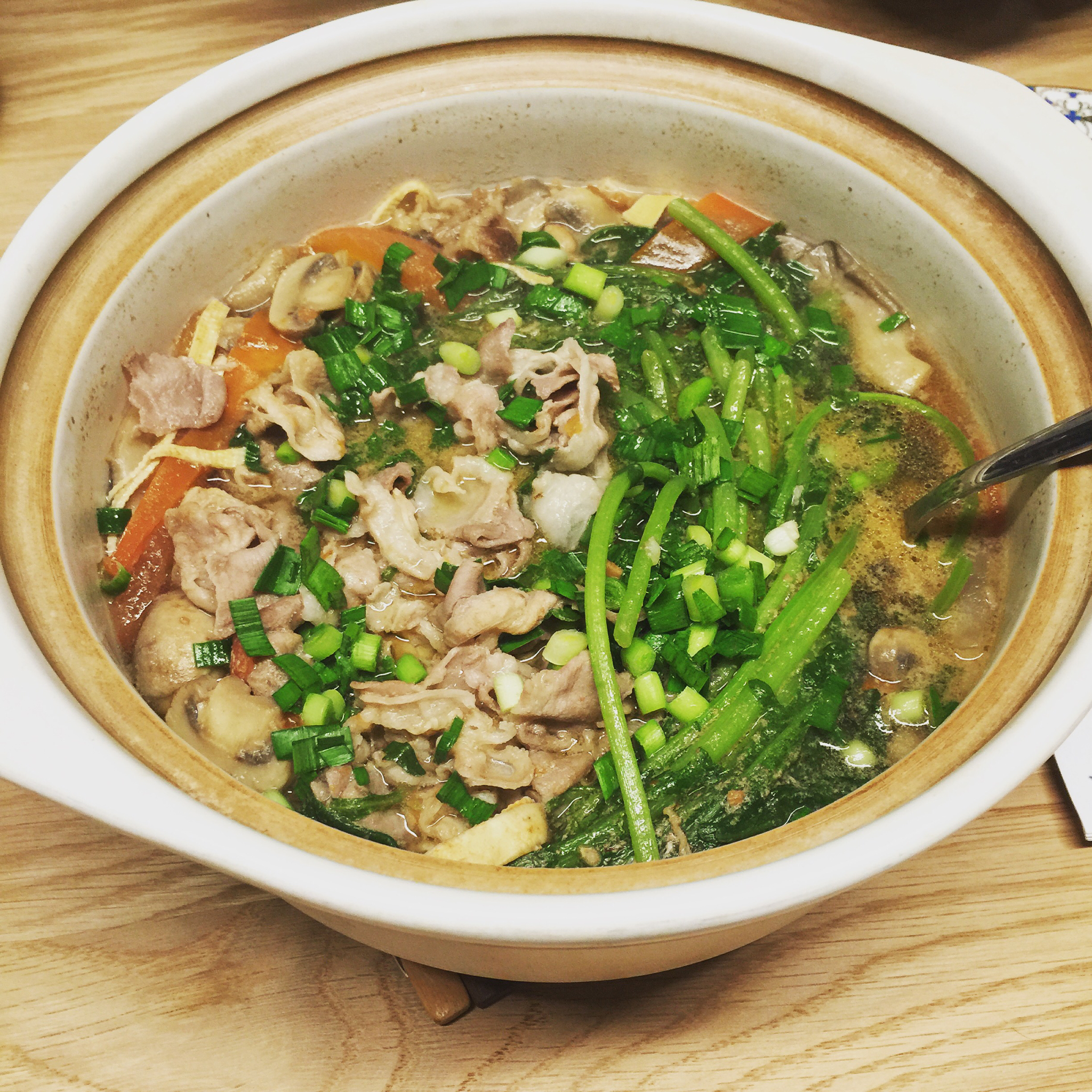 肥牛蘑菇砂锅 Beef & Mushroom Hotpot