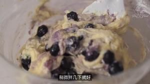 酥粒蓝莓马芬蛋糕【Flour n Flower 밀가루와 꽃】的做法 步骤8