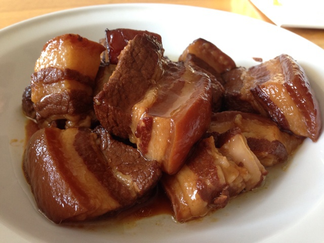 吃着碗里望着锅里的红烧肉