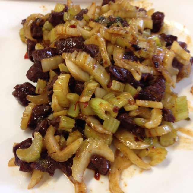 芹菜牛肉粒