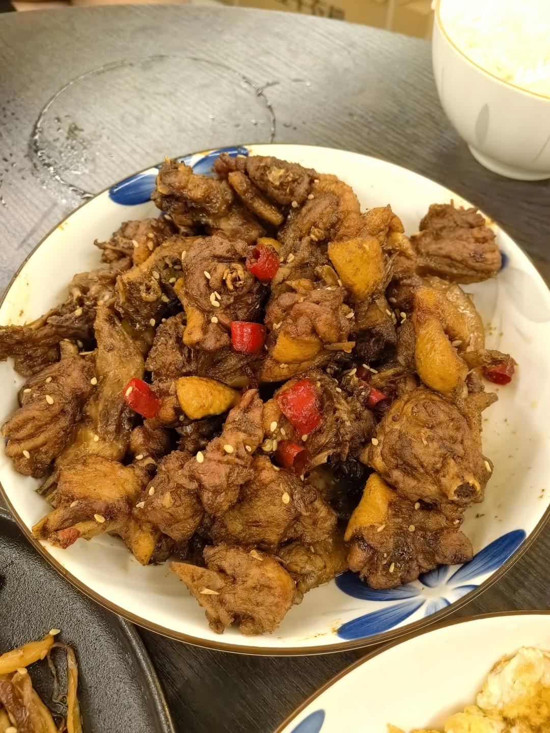 传统正宗的啤酒鸭配方和做法，鲜嫩香浓，只需炒千万不要焯水