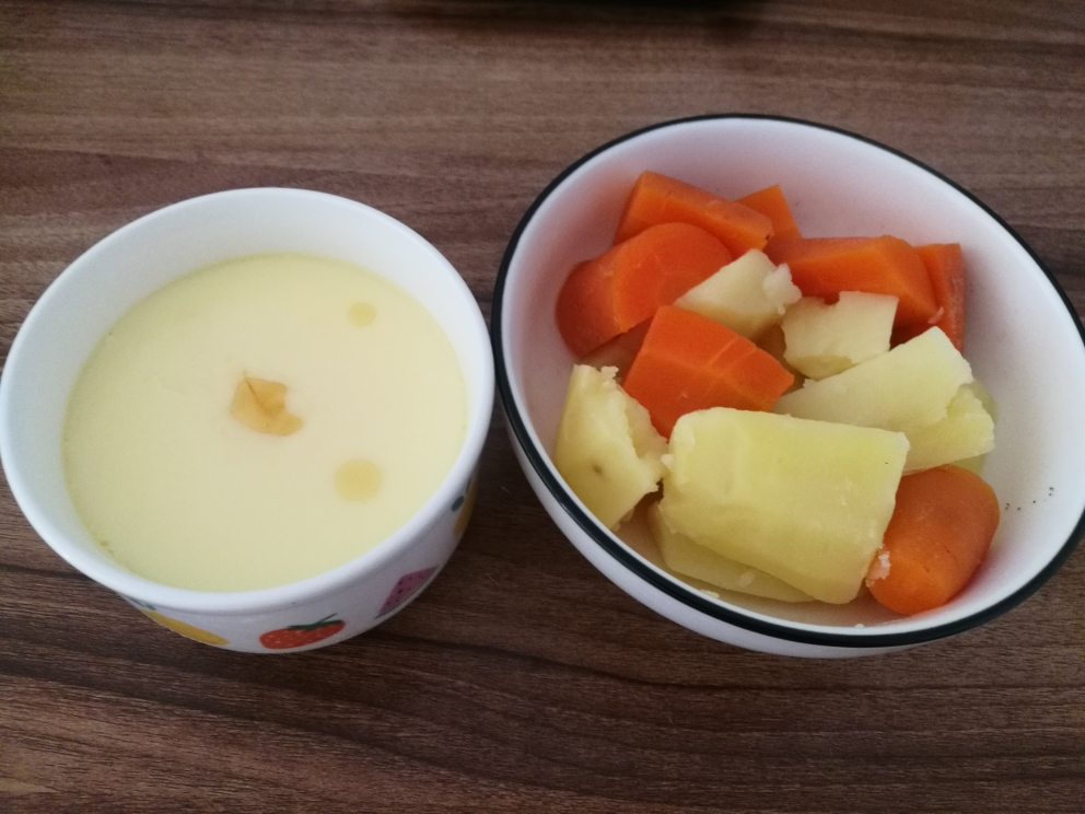 【小煮锅一人食】鸡蛋羹+水煮土豆胡萝卜的做法