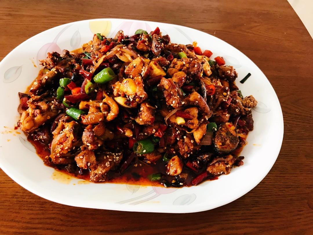 厨师长教你：“干锅鸡”的家常做法，肉香四溢回味无穷
