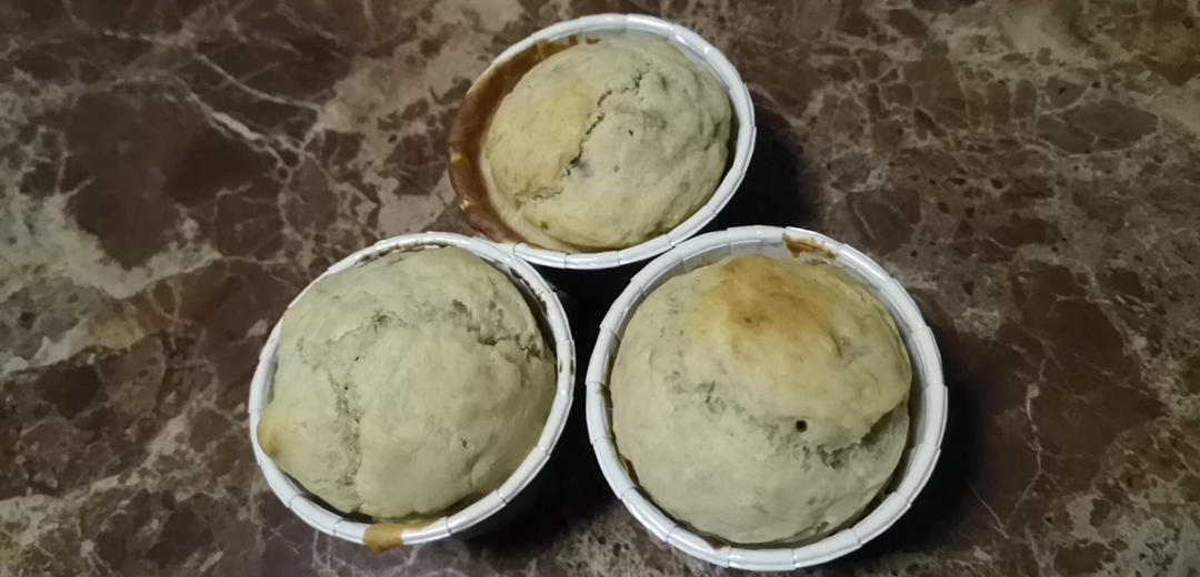 只需搅拌入烤箱的香蕉麦芬