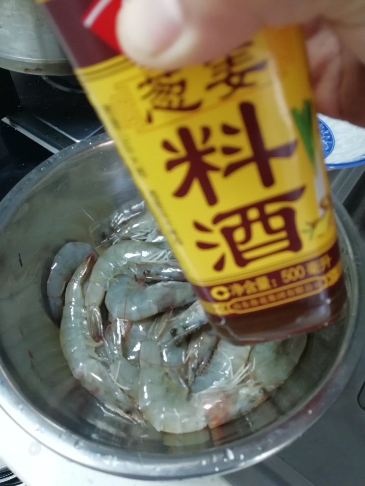 孩子也爱吃的干锅虾的做法 步骤2