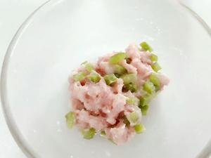 宝宝辅食：豆腐箱（肉末酿豆腐）-咬开一口鲜嫩多汁，口感柔嫩，美味又下饭！18M+的做法 步骤2