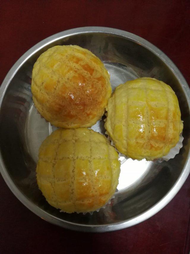 好吃到炸裂的港式菠萝包（附带制作酥皮的小视频）