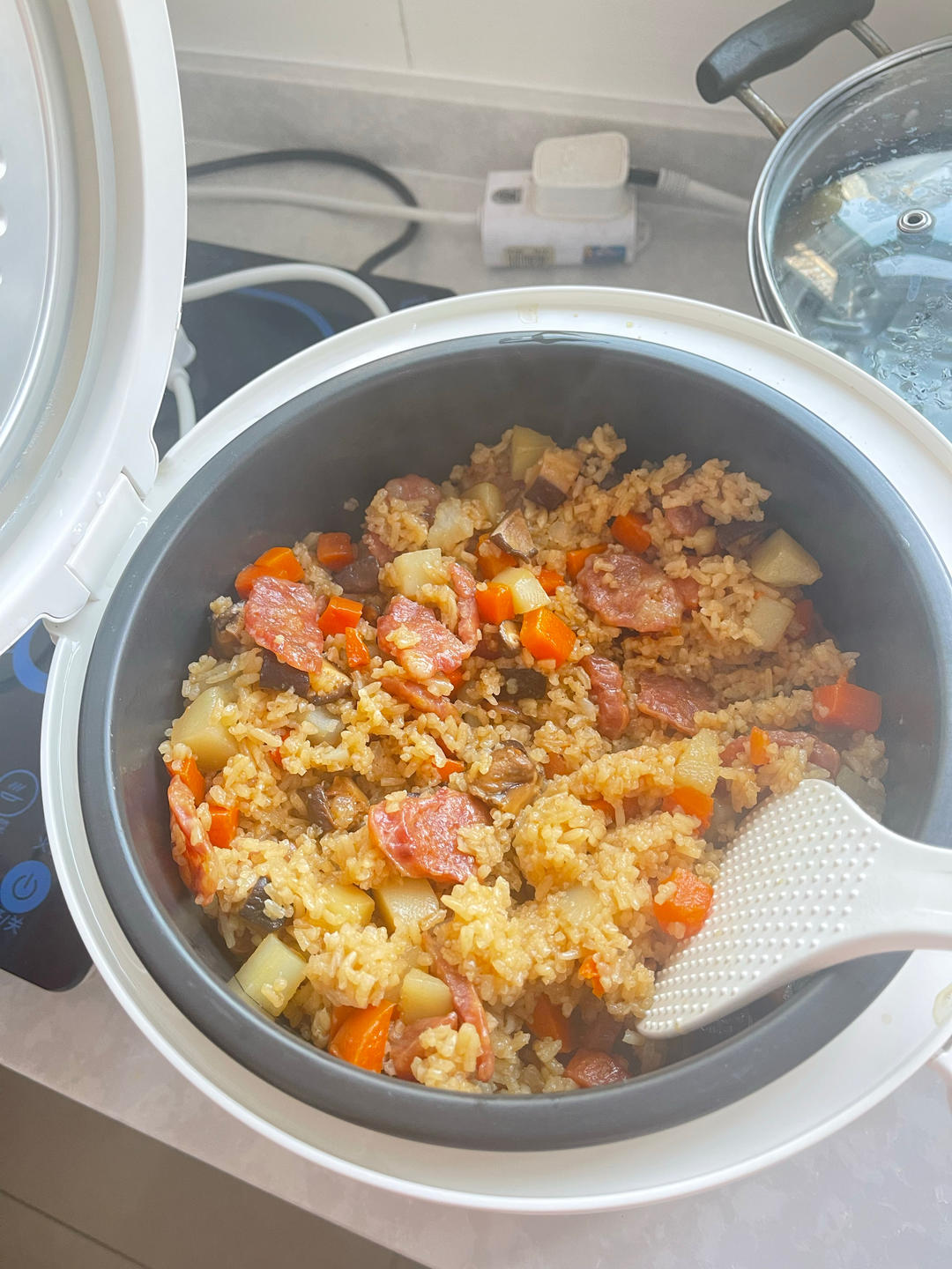 懒人必备～电饭煲腊肠焖饭