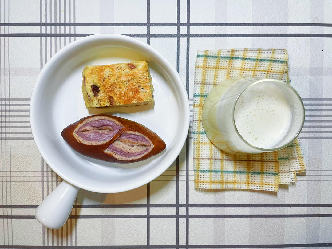 碱水面包记录｜椰香芋泥奶酥/香肠碱水棍/ 红枣核桃碱水贝果/黑芝麻/红薯碱水棍…