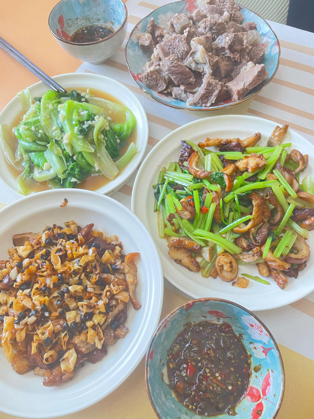 能吃三碗饭的茶油白辣椒蒸米糠肥肠