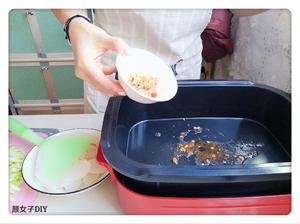 #麦子厨房#美食锅之韭黄炒年糕的做法 步骤3