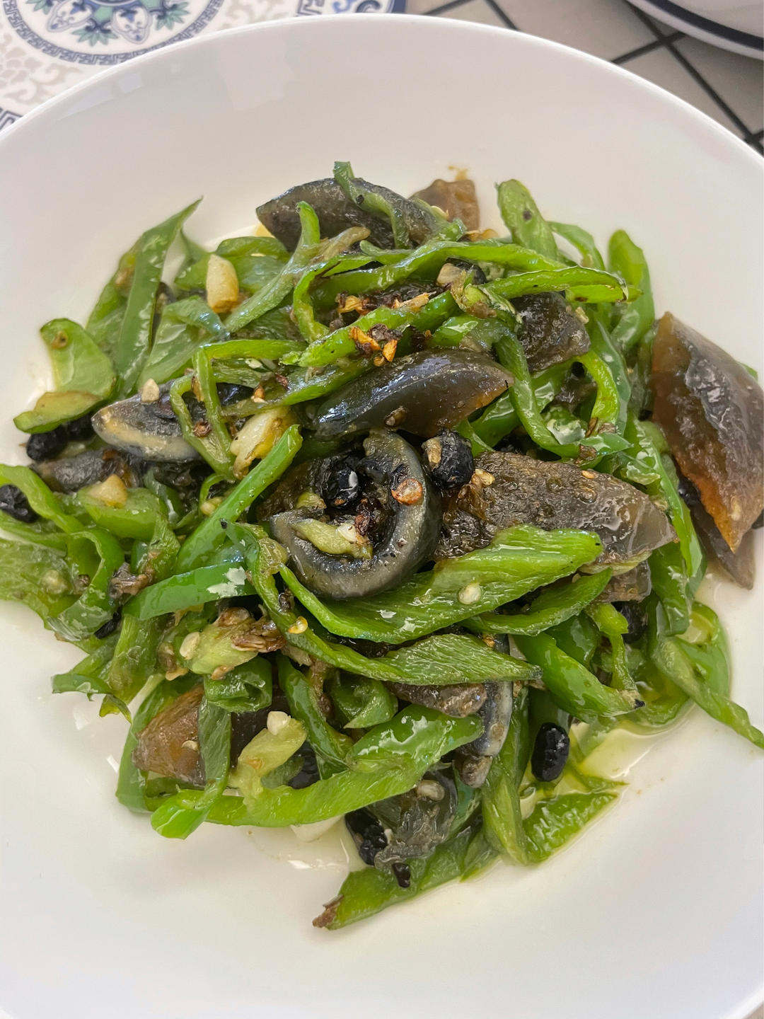 超级下饭的青椒炒皮蛋