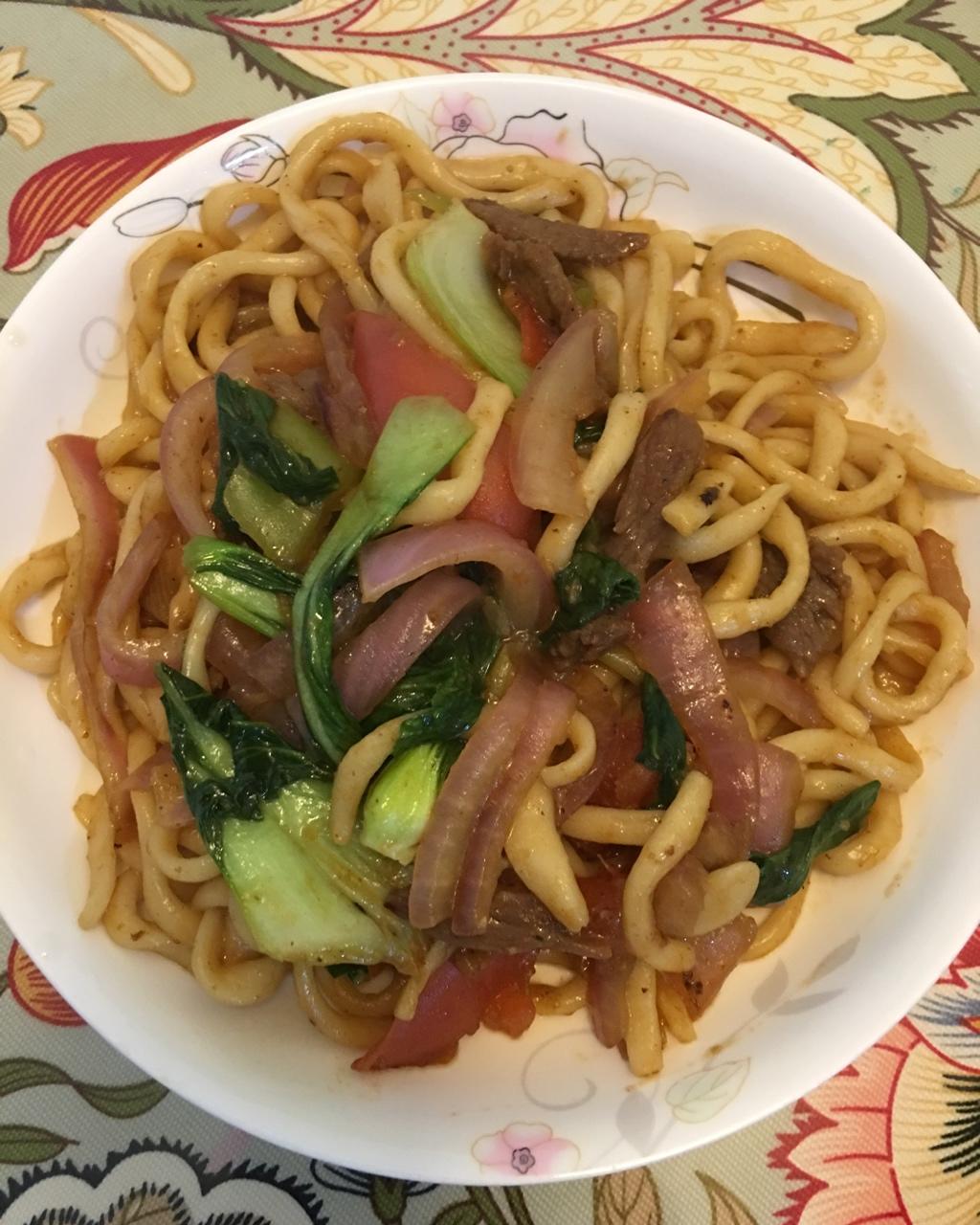 孜然牛肉炒拉条 家常面条百吃不厌的美味做法