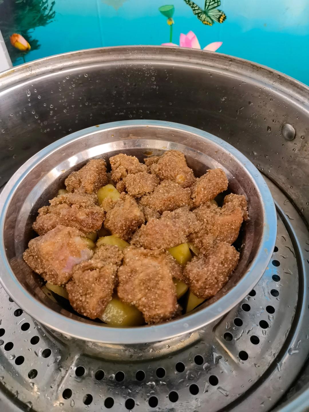粉蒸排骨 土豆打底