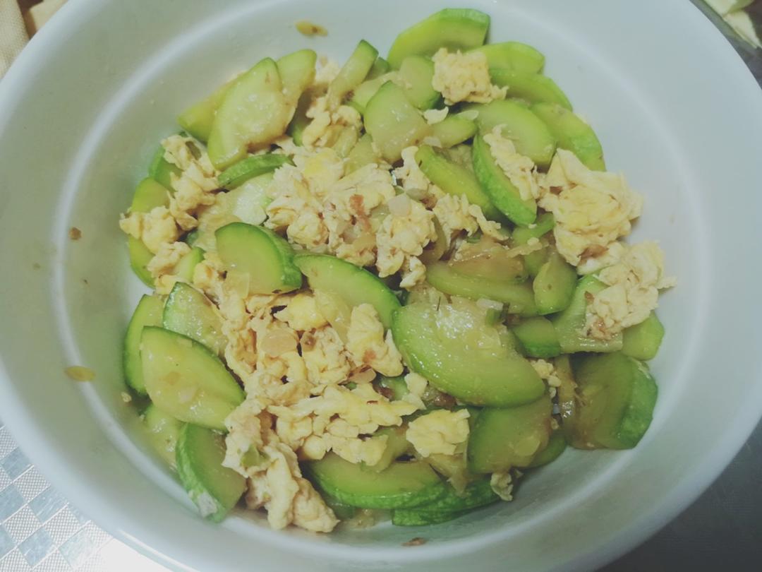 清香的西葫芦炒鸡蛋