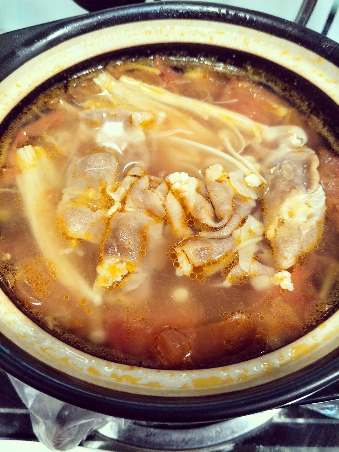 金针菇肥牛番茄锅