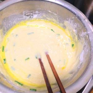 面粉鸡蛋薄饼 葱油甜面饼的做法 步骤5