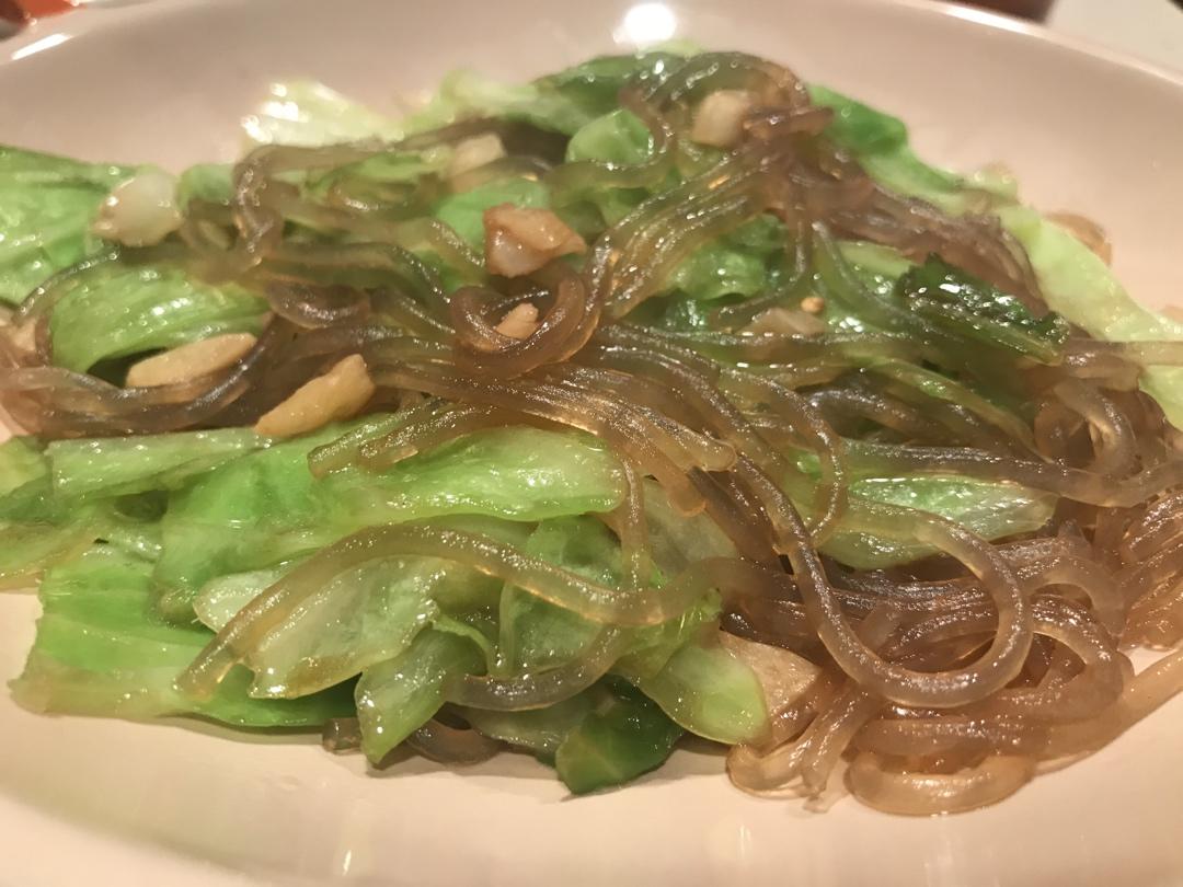 看似普通却超级下饭的圆白菜炒粉丝