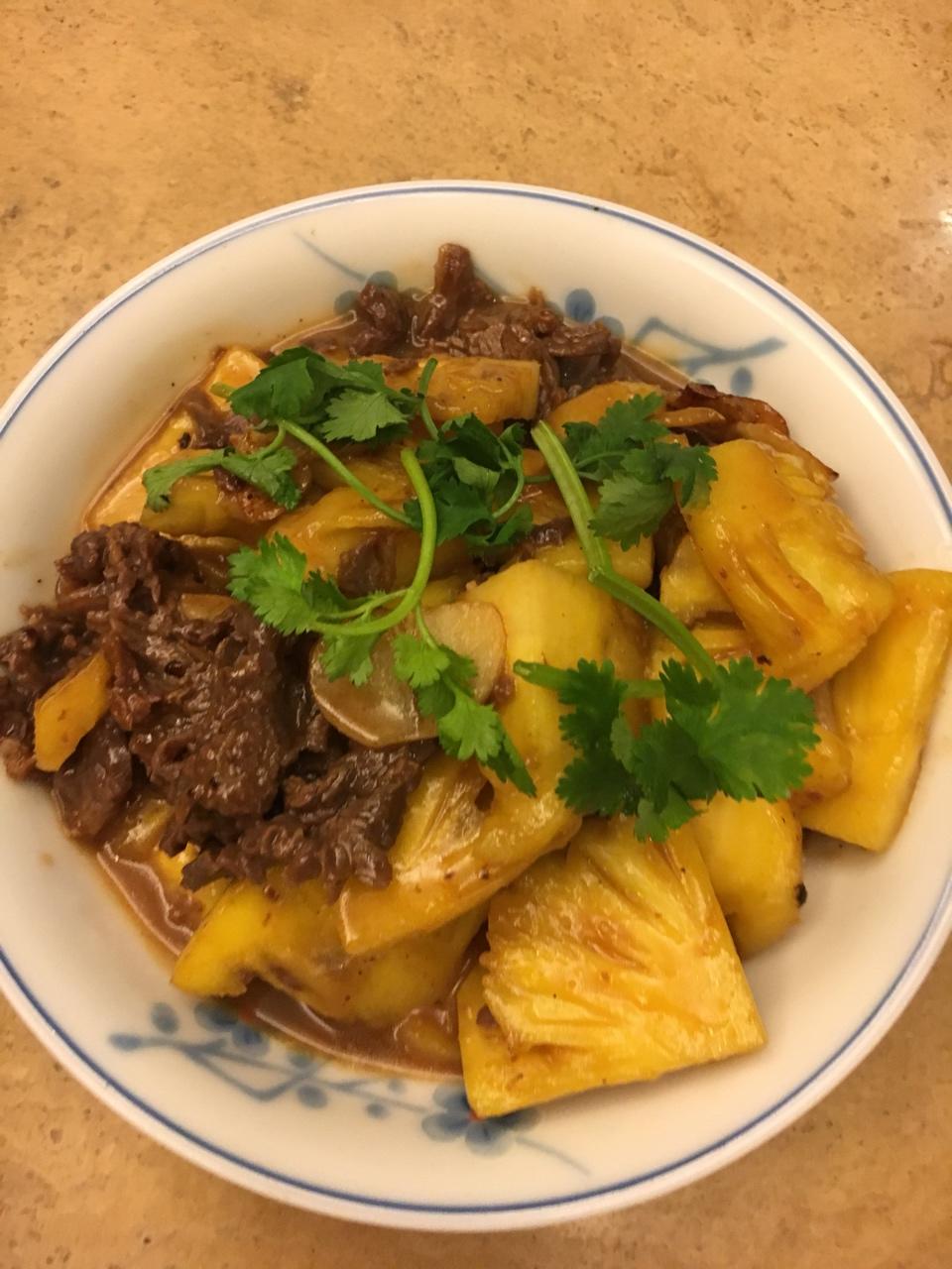 Q版-菠萝牛肉  (杂果肉菜类）