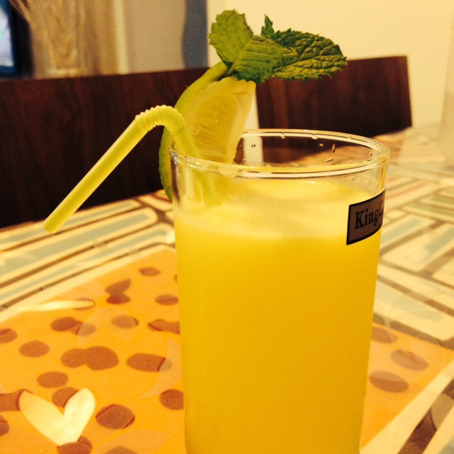 Orange Fizz 橙子菲士鸡尾酒