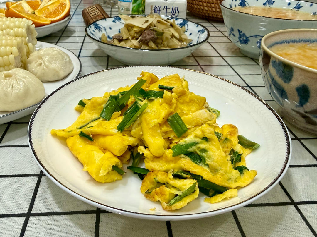 咬在嘴里喷喷香的韭菜鸡蛋饼（韭菜炒蛋）二个做法