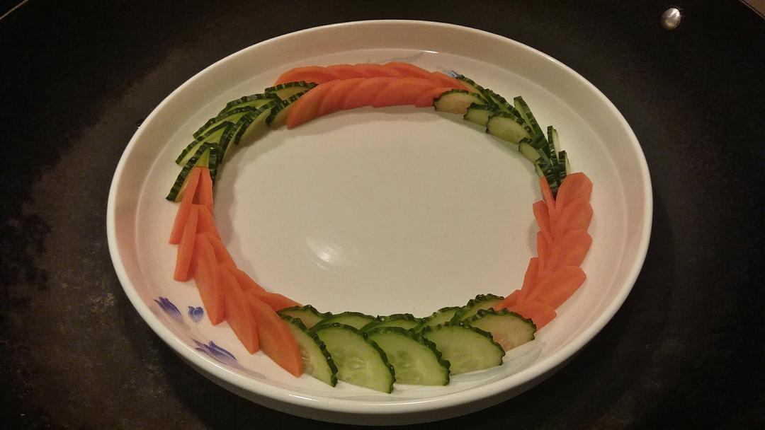 翠翠2017做的黄瓜胡萝卜版的【一条龙】盘饰