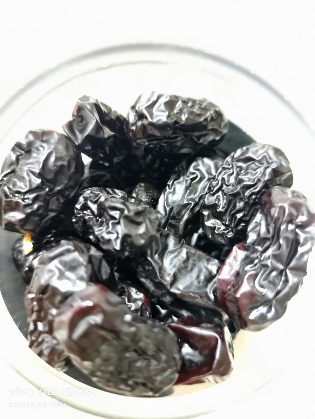 九蒸九晒红枣的做法