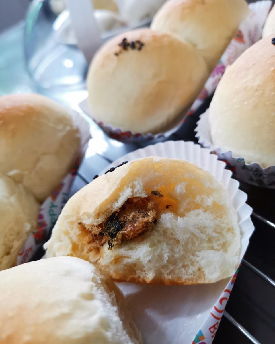 如棉花般松软的海苔肉松面包