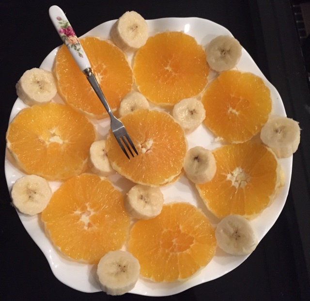 不伤手安全系数极高小孩子都可放心用的勺子1分钟剥脐橙法