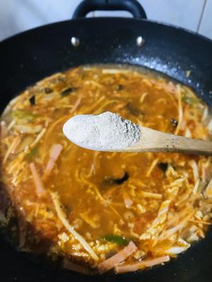 这碗敬业的“酸辣鸡蛋汤”，特别的酸辣鲜香的做法 步骤9