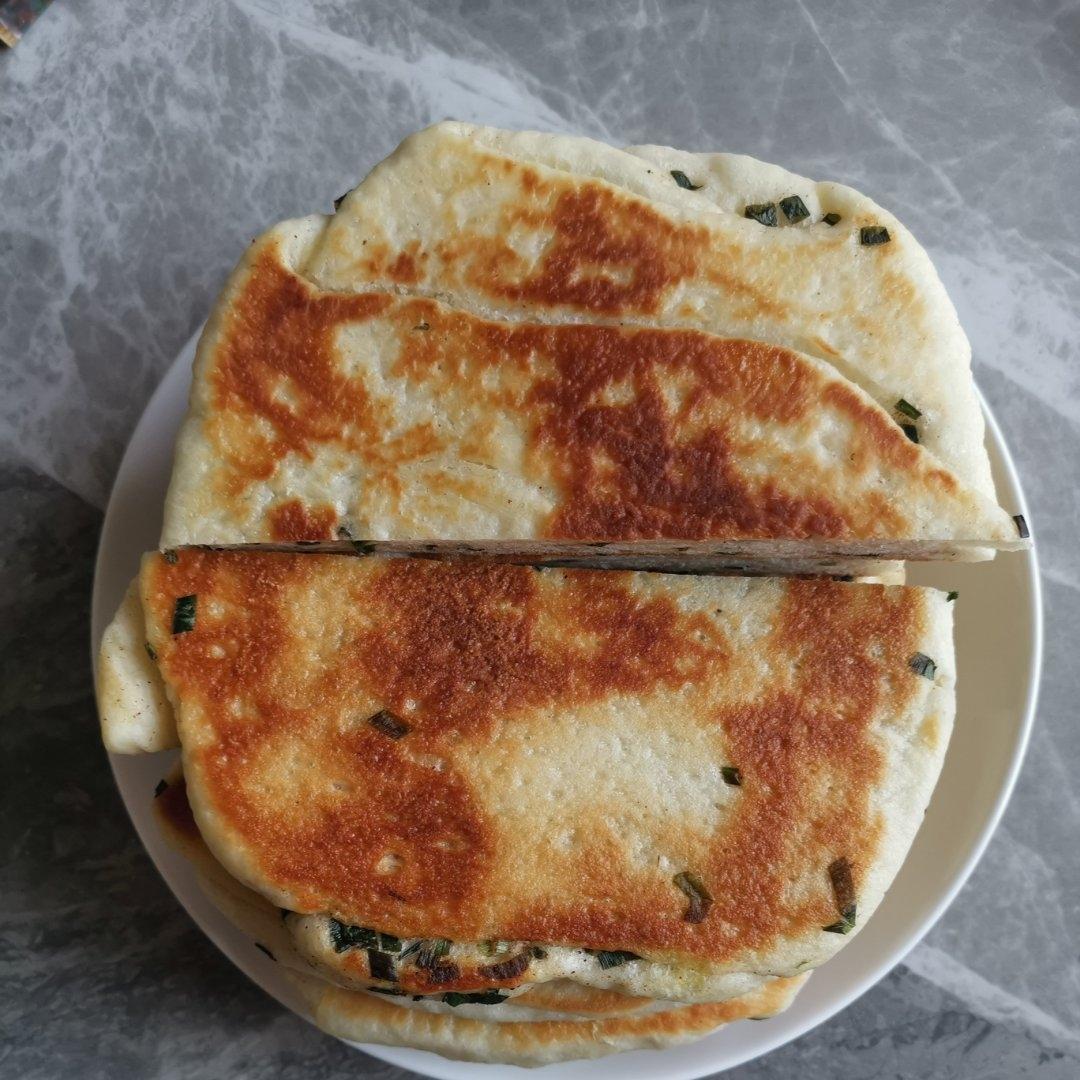 五香葱花饼    葱香四溢   咸香适口   太有食欲了 附细节视频